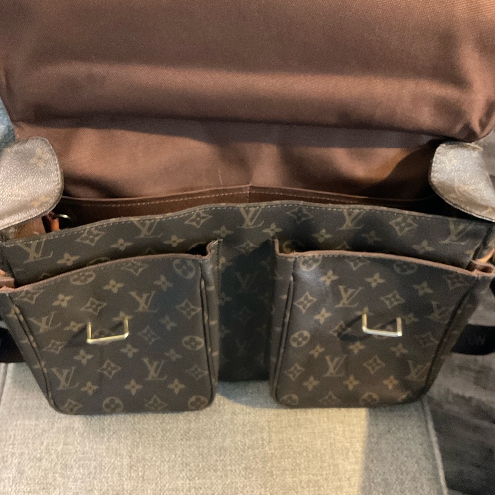 Louis Vuitton Monogram Canvas Messenger Bag - Picture 6 of 7